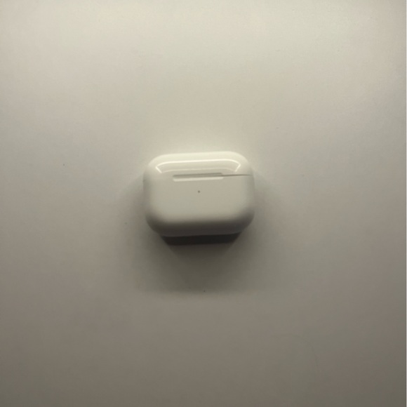 Apple AirPods Pro (2nd Generation) wireless earbuds with 3ft charger - Picture 5 of 9
